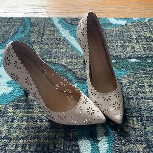 LC Lauren Conrad Pumps